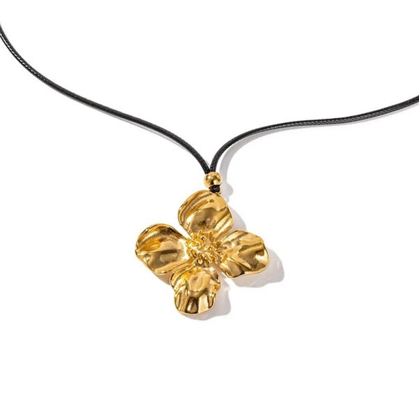 taya flower necklace