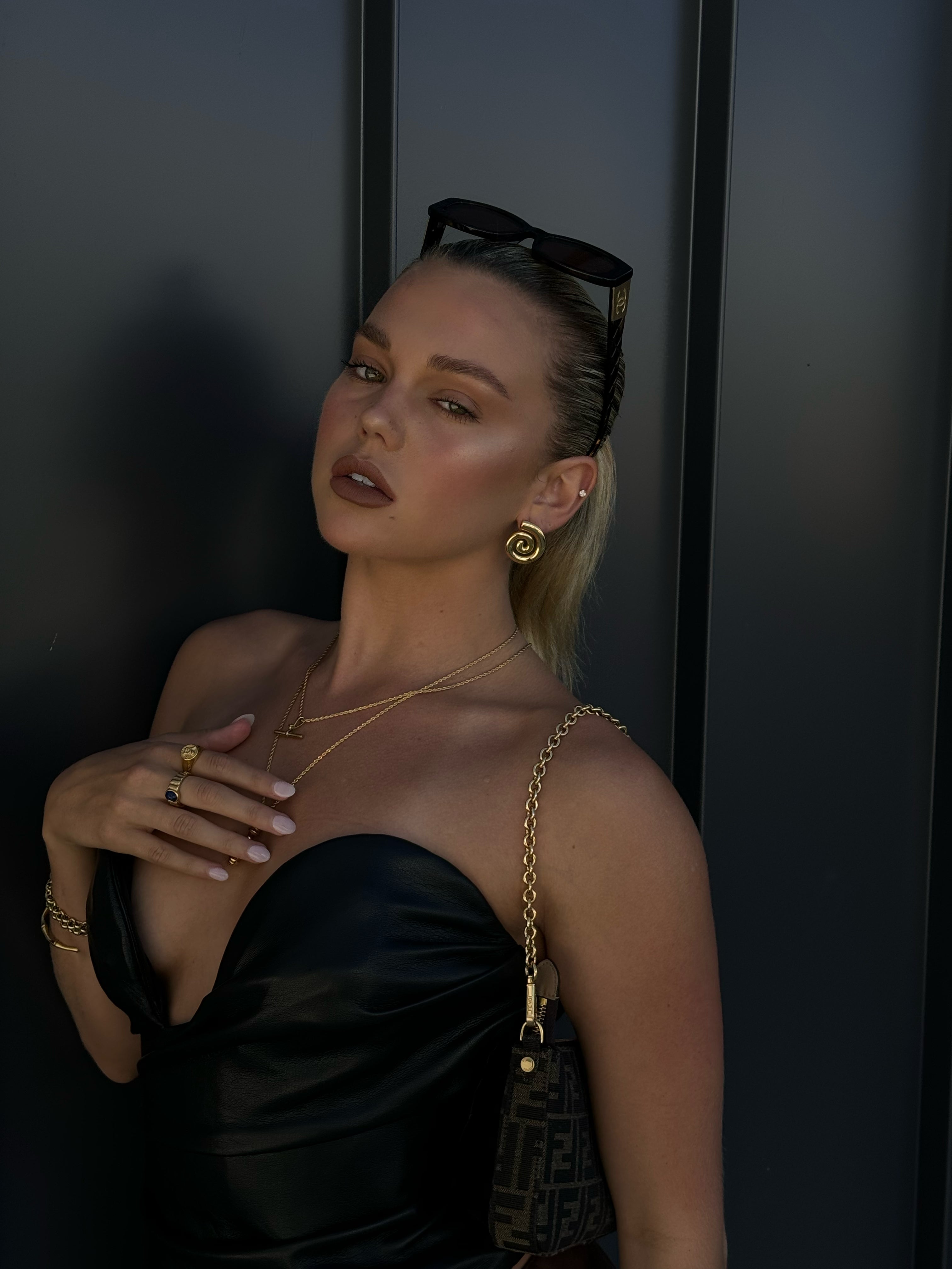 Elia Shell Earrings