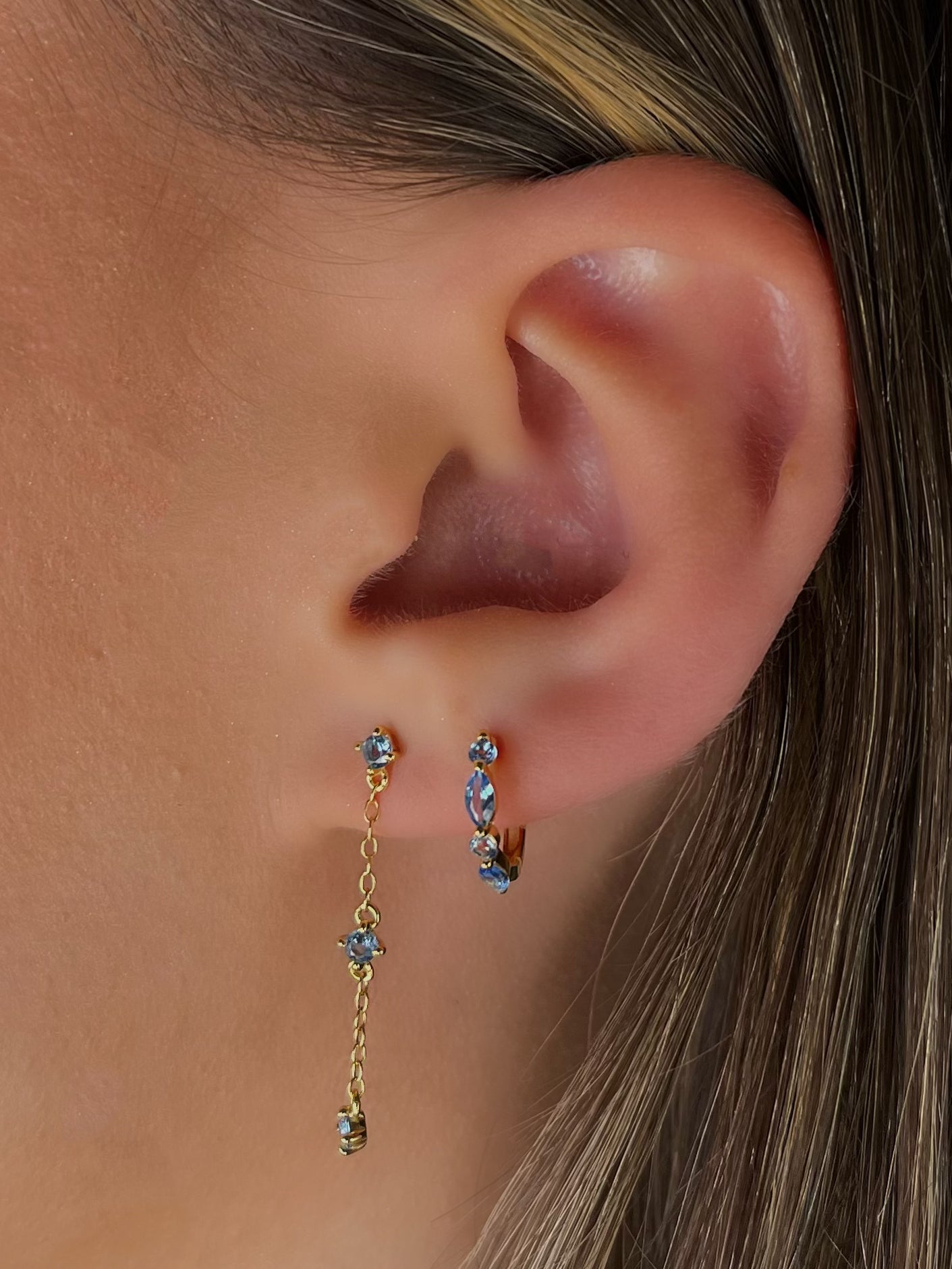 Sharni baby blue earring stud