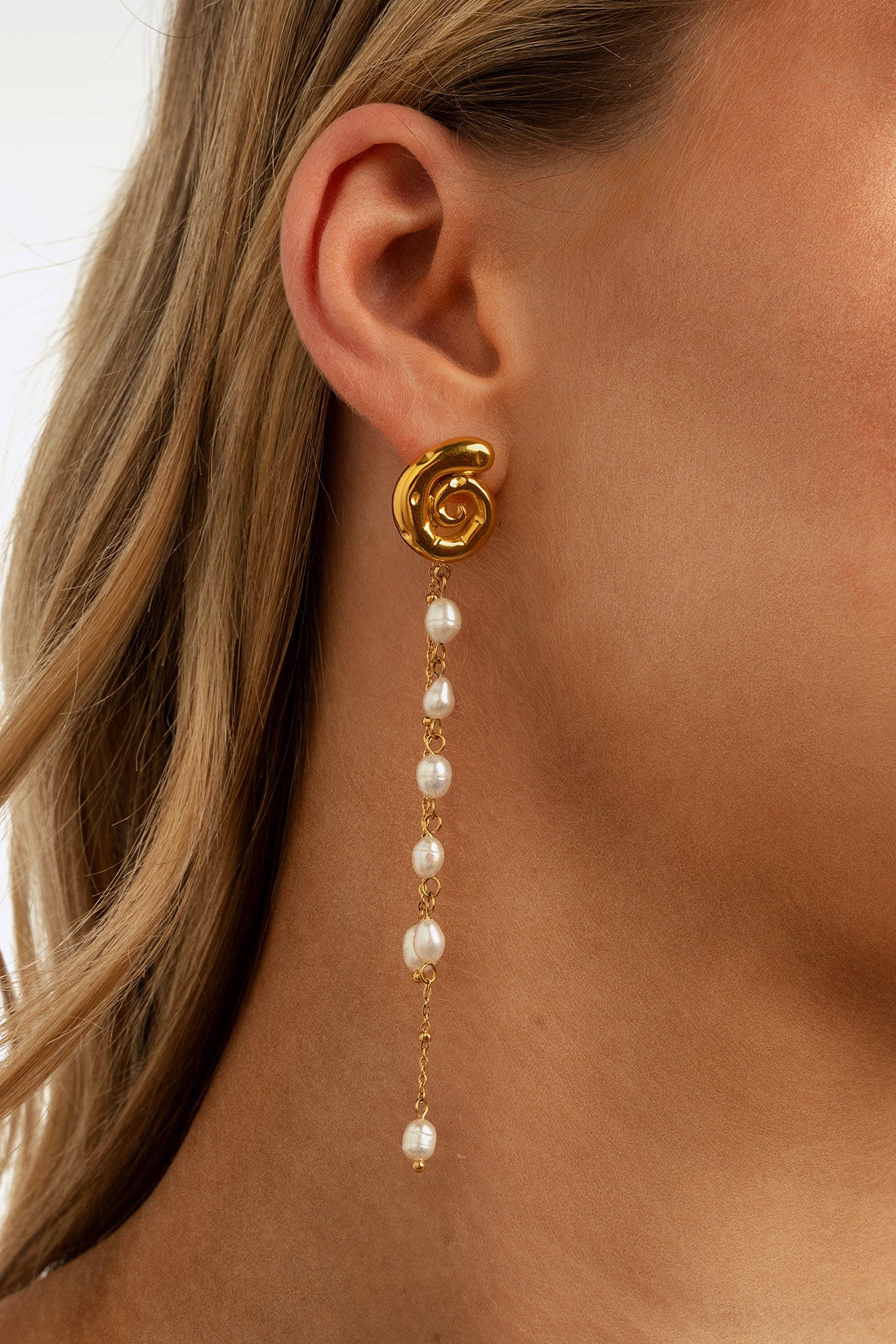 Ayella Shell Pearl Earrings