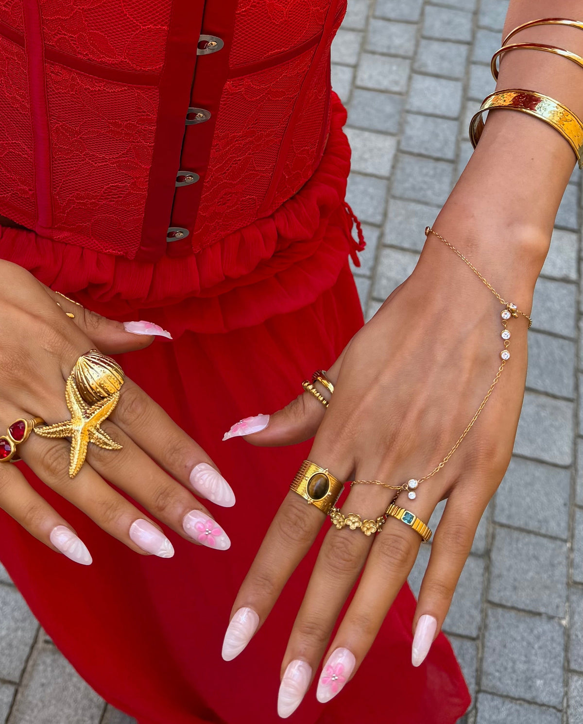 Arlo Hand Chain