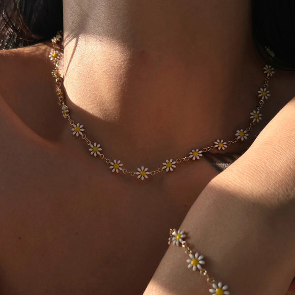 Daisy choker necklace