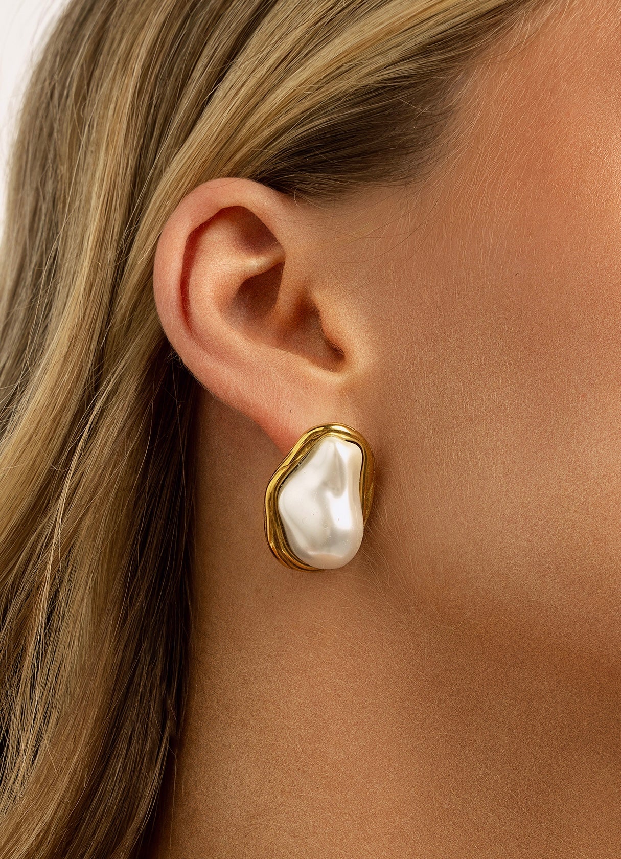 Dahlia Pearl Earrings