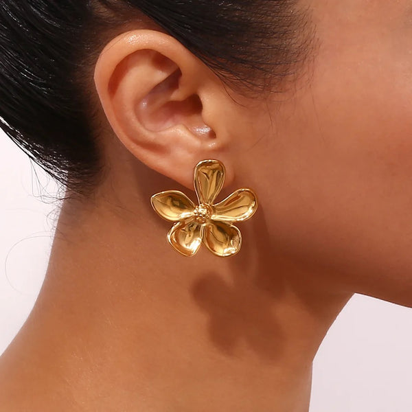 Daisy Nyra flower Earrings