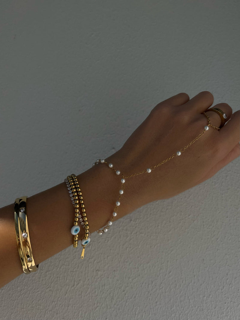 Matia Pearl Hand Chain