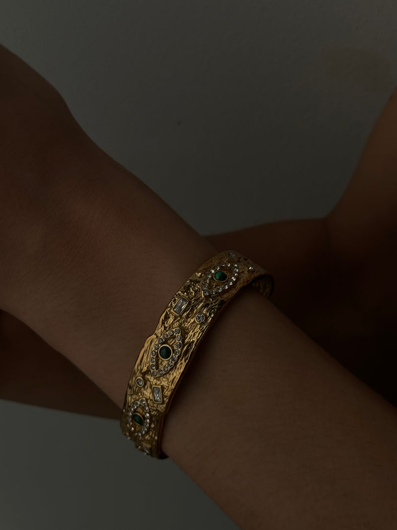 Caprani eye cuff bracelet